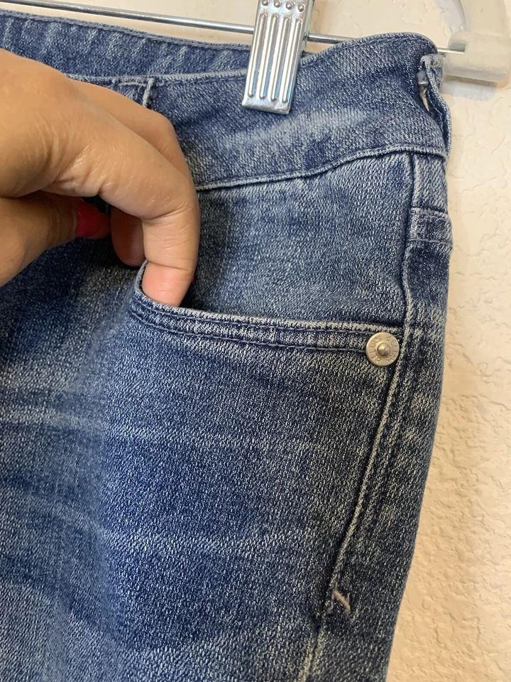 Delia‘s Reese Bermuda Blue Jean Shorts Woman/Junior 7/8 Y2K Raw Hem - Image 4 of 4