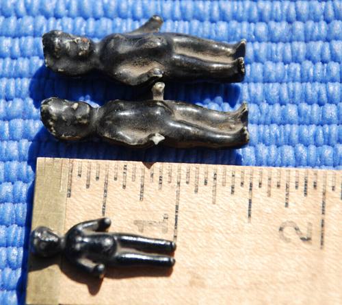 3 Tiny Antique Frozen Charlotte China Black Dolls 1" to 1  1/2" with open arms - Picture 4 of 5