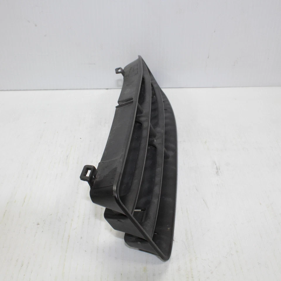 PARAGOLPES INFERIOR DERECHO VOLKSWAGEN JETTA 1999-2005 NEGRO OEM 1J5853666 Foto 2 de 4