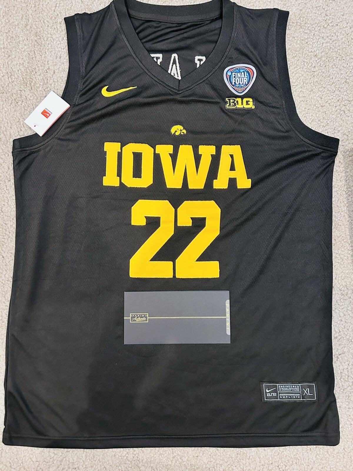 PANINI AUTHENTICS Caitlin Clark AUTOGRAPH AUTO Iowa Hawkeyes Black Nike Jersey view 3