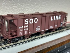 SOO LINE / WC PS2 3-BAY 2893 cu ft COVERED HOPPER -HO SCALE GOLD Line NEW