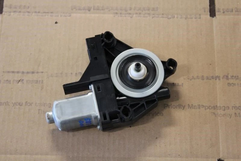 2012 VOLVO S60 LEFT DRIVER SIDE REAR DOOR WINDOW MOTOR - Image 2 of 4