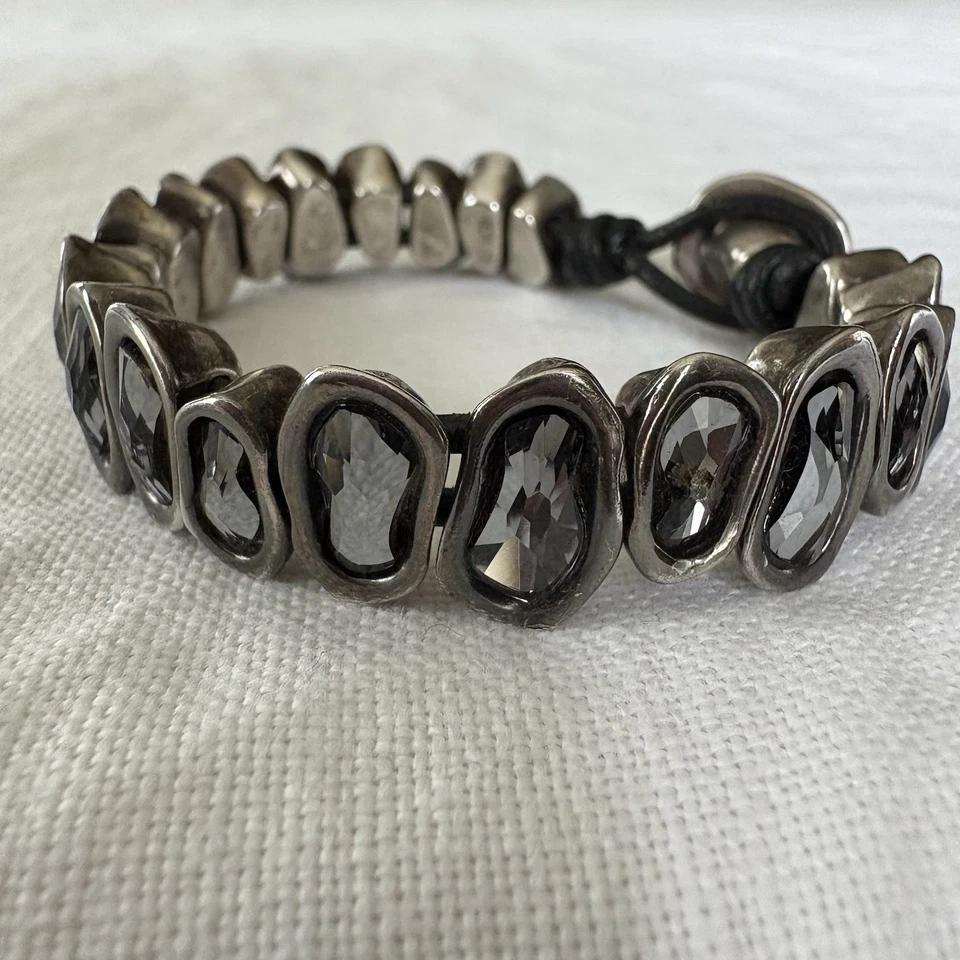 Uno de 50 Silver Plated Swarovski® Elements Crystals in Grey Bracelet Leather - Image 2 of 4
