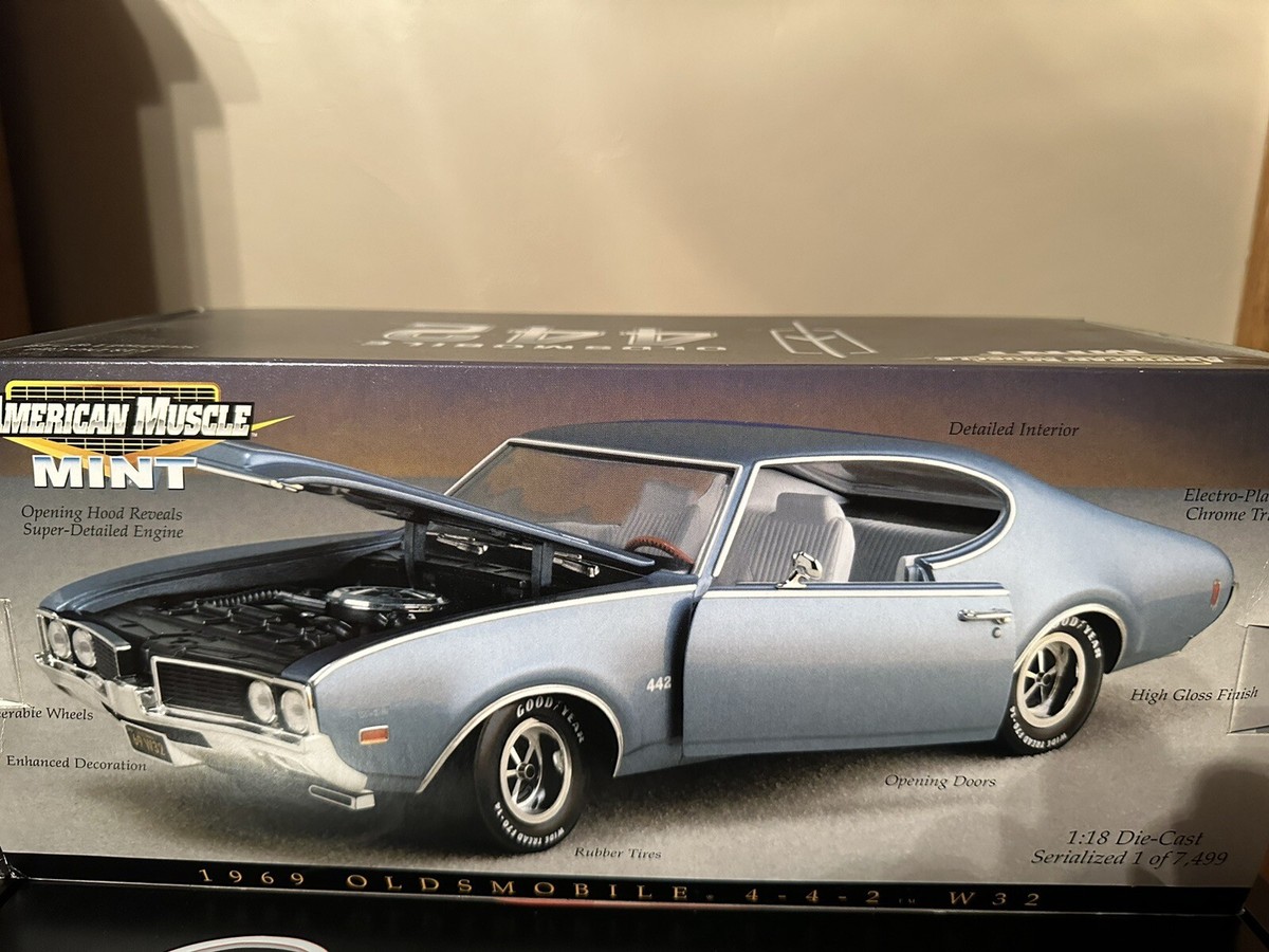 1/18 ERTL 1969 OLDSMOBILE 4-4-2 W30 アメ車 s-l400.jpg