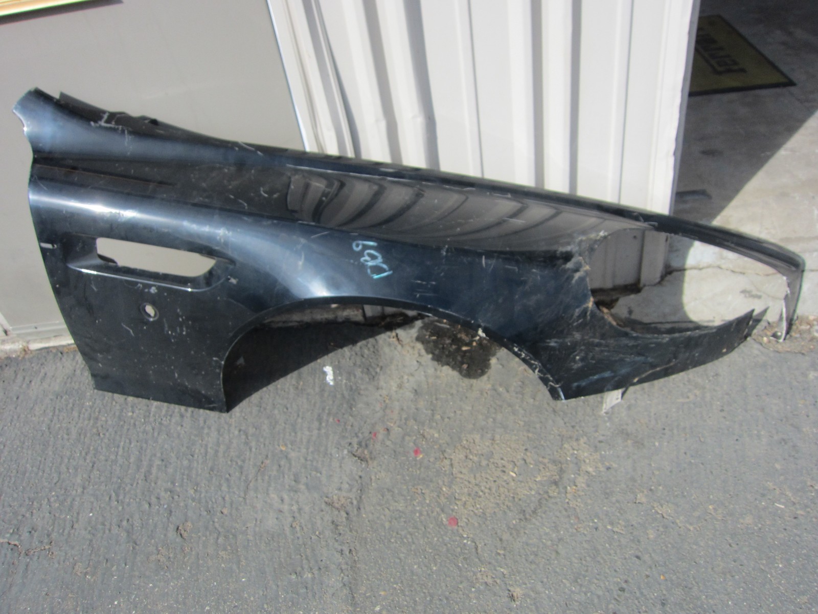 Aston Martin DB9  Rh  Fender 