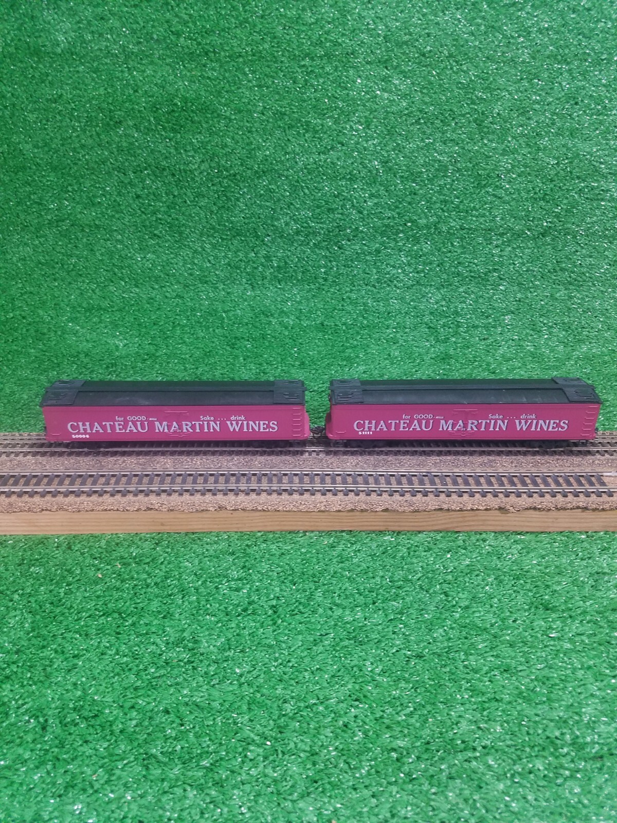 (2) Mejorado Roundhouse HO 50' Express Reefer Chateau Martin Wines 3612