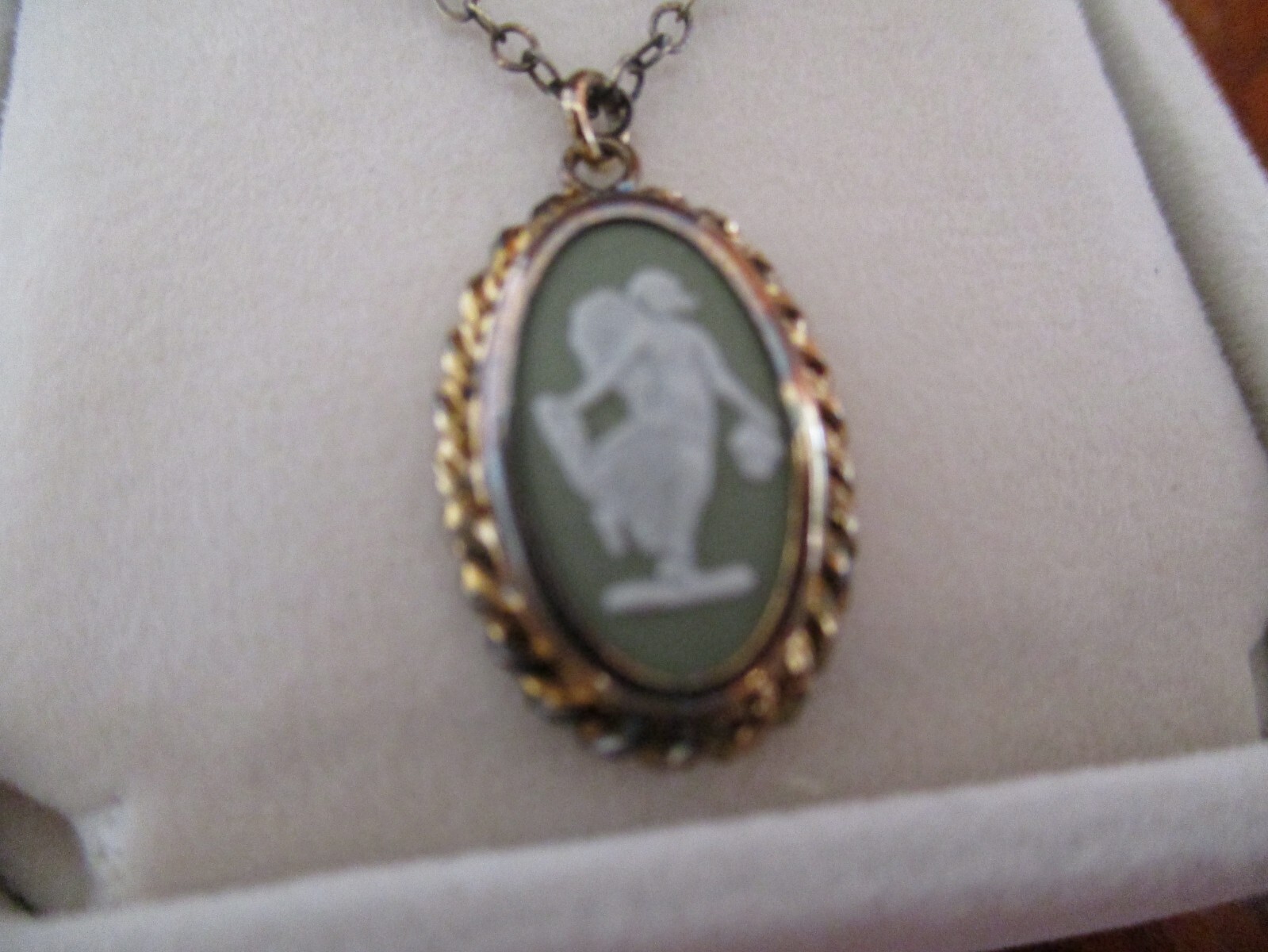 WEDGWOOD GREEN JASPERWARE PENDANT W/ STERLING SILVER … Gem