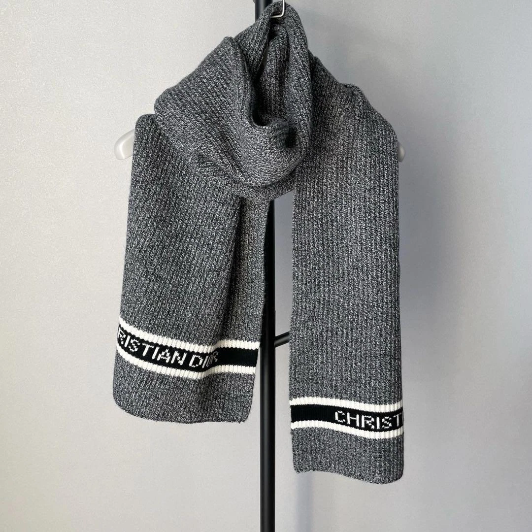 Foulard Dior noir cachemire laine motif uni fabriqué en Italie