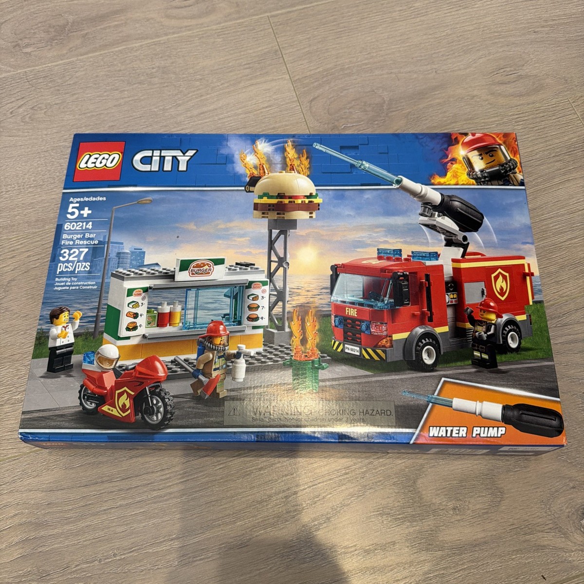 LEGO City Burger Bar Fire Rescue Set 327 pcs (60214) New in Box
