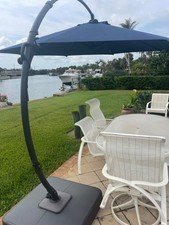 deluxe Cantilever Umbrella