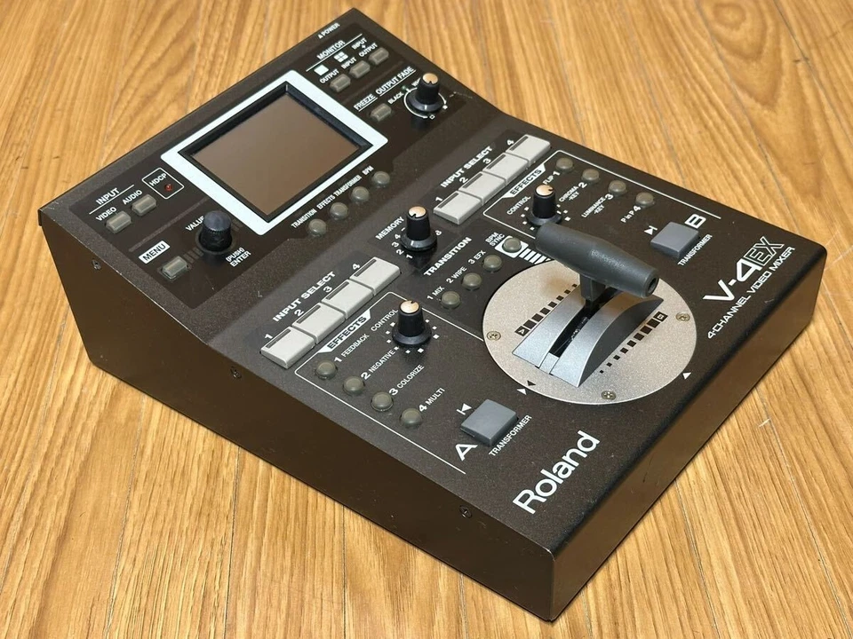 Mezclador de video digital de cuatro canales Roland V-4EX funcionando usado Foto 2 de 4