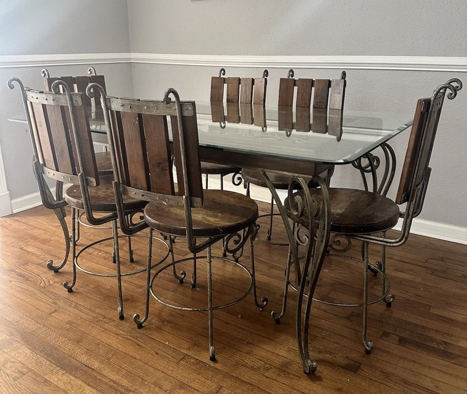Mesa de comedor y 6 sillas vintage de madera maciza, hierro forjado y vidrio de los años 90 Foto 3 de 4