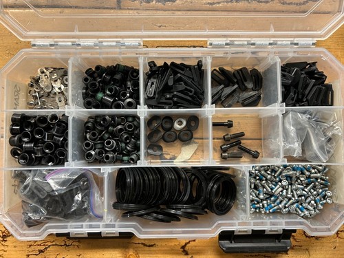 Lotto ferramenta bici - hardware SRAM, parti mozzo visione, ricambi cuffie - Foto 5 di 6