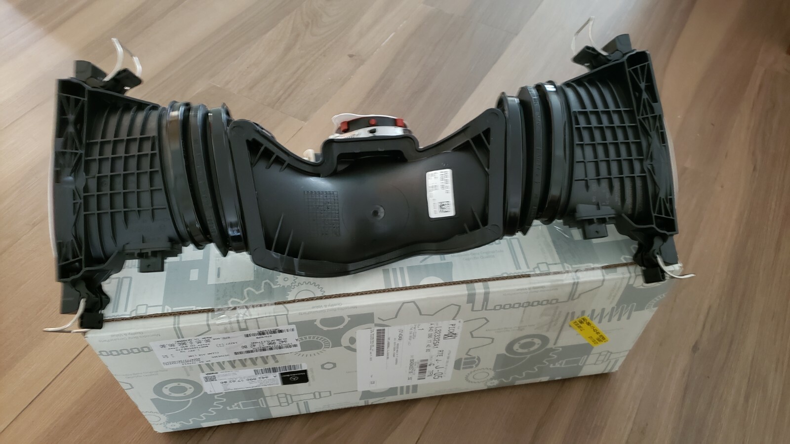 MERCEDES-BENZ OEM Air Cleaner Intake-Duct Hose AIRMASS 6420901742 