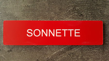 Plaque gravée" SONNETTE  "avec adhésif ,étiquette rouge 10 cm x 2.5 cm x 1,6 mm 