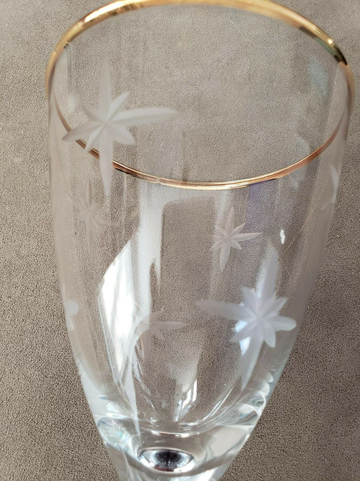  Copa de cristalería alta rara espíritu de la temporada por St Nicholas Square con estrellas.  Foto 2 de 4