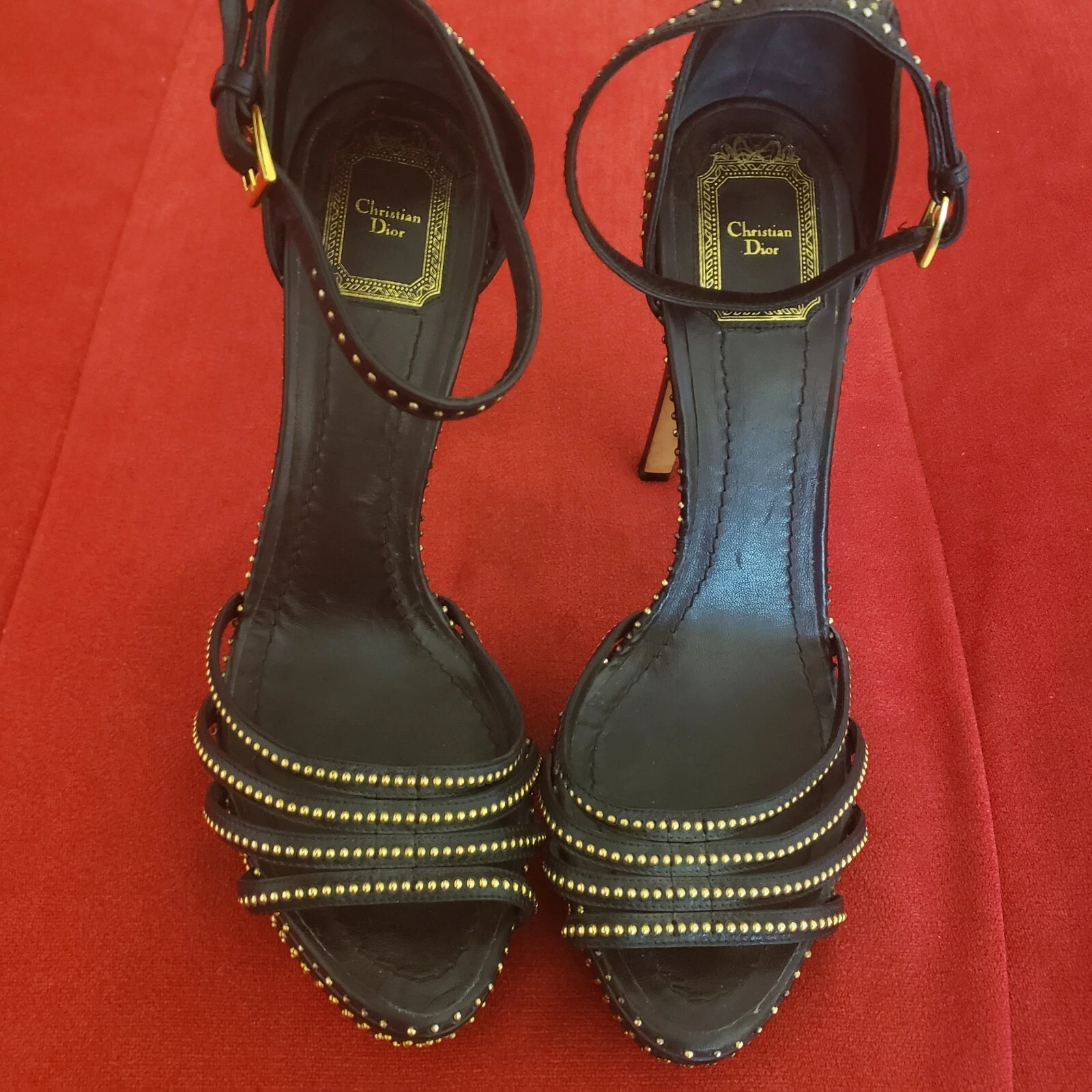 Bracelet Christian Dior noir avec chaussures sandales à goujons dorés taille 41 11 États Unis