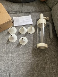 Pampered chef Easy Accent Decorator frosting decorating press.