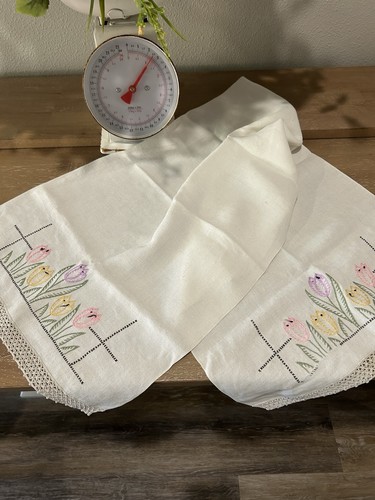 Vtg 40s Embroidered Ivory Linen Table Runner 52" Tulip Border Victorian Cottage