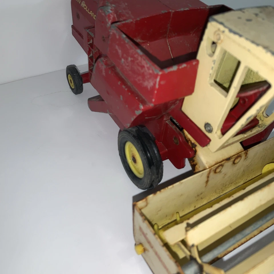 New Holland Sperry Rand vintage Combine and hayliner combo ERTL - Image 3 of 4