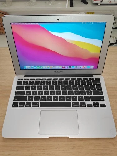 Apple MacBook Air 11-inch Early 2014 with MagSafe 2