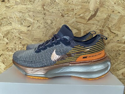 Nike Invincible 3 ID UK 10,5 EU 45,5 Grau Gold Running