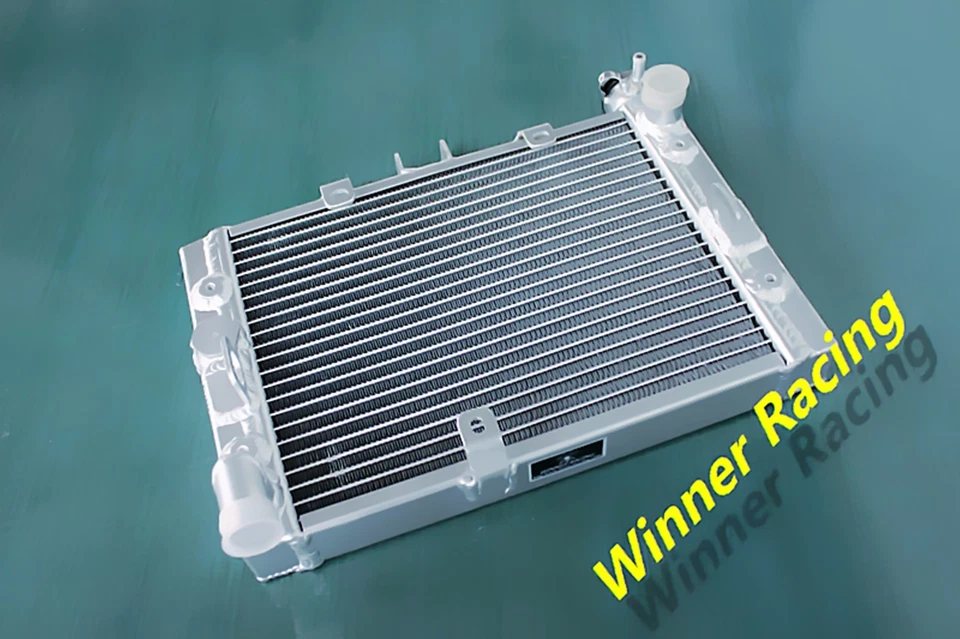 Radiador de aleación de aluminio Winner Quality 32 mm Honda Magna VF700C 1987, VF750C 1988 Foto 4 de 4