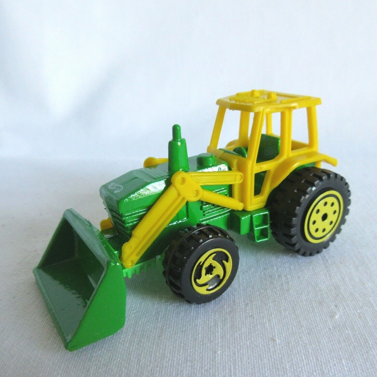 HOT WHEELS 1 64 1991 145 FARM TRACTOR GREEN YELLOW DEERE MINT MALAYSIA