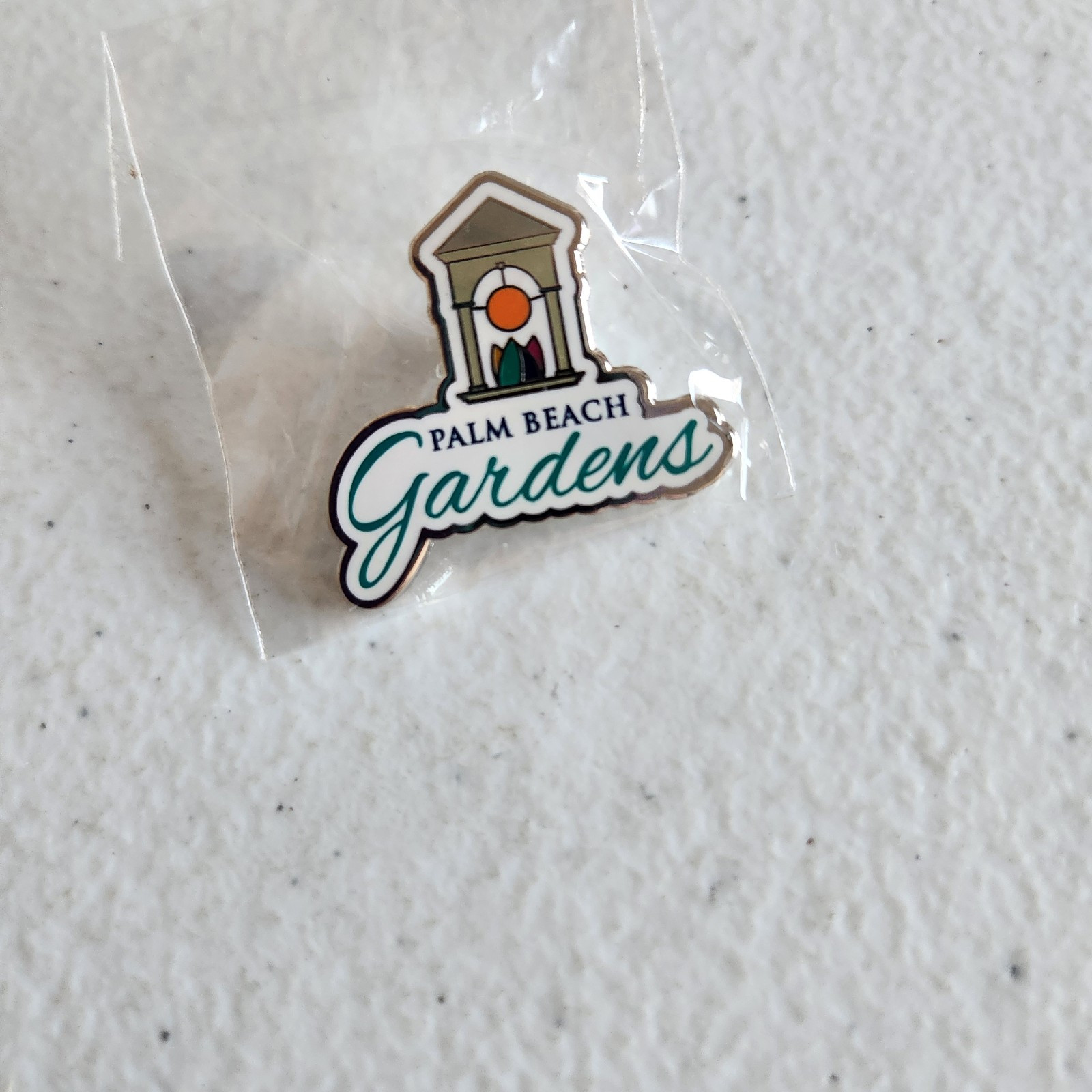 Palm Beach Gardens Florida FL Lapel Hat Pin Clock Tower Collectible mt1