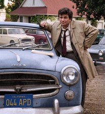 RARE STILL  PETER FALK CLOSEUP COLUMBO WITH HIS CAR
