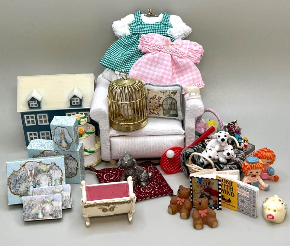 Lote de decoración de vestidos juguetes artículos de habitación de niñas miniatura para casa de muñecas vintage 1:12 Foto 2 de 4