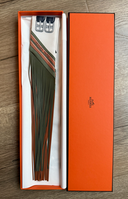 New Hermes JUMPING LEATHER FRINGES TWILLY Crème / Green Kaki