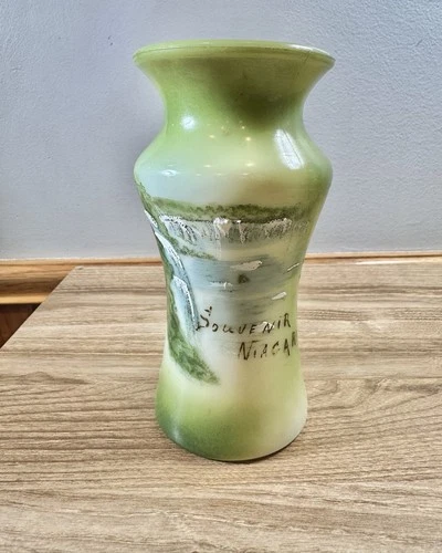 5.9” Antique/ Vintage, green “Souvenir Niagara Falls” Milk Glass/ Spills Vase**