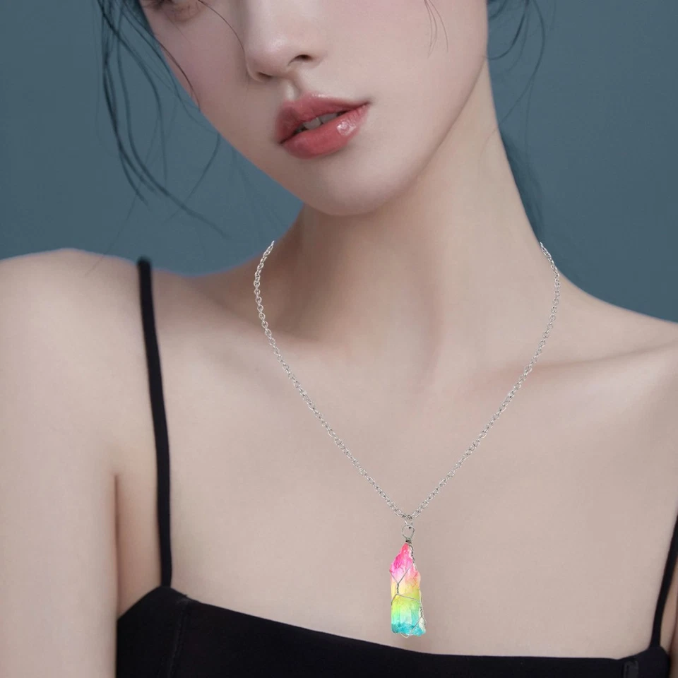 Collana in cristallo di quarzo trasparente avvolto in filo albero della vita - Immagine 3 di 4