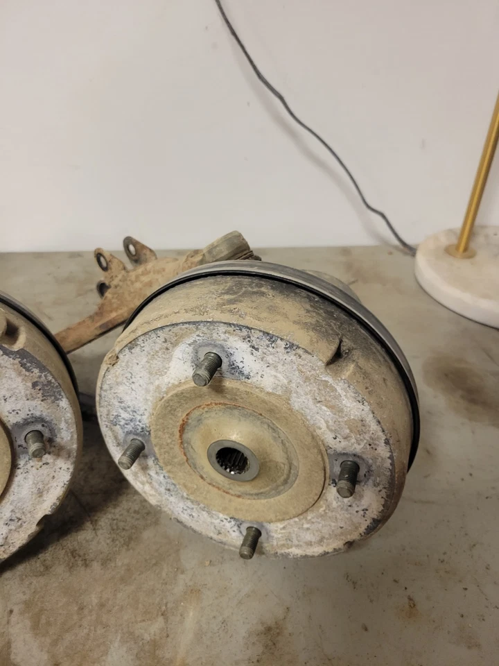 Brazo de cubo de tambor de freno delantero izquierdo derecho Suzuki King Quad 300 2001 atornillable Foto 3 de 4