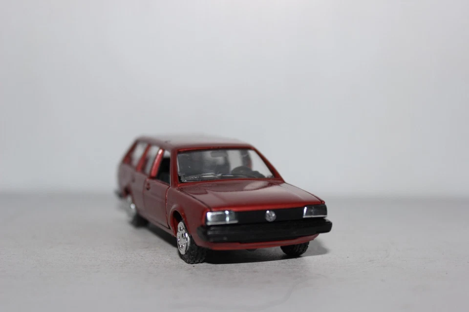 CONRAD Volkswagen VW Passat Variant GLS - Image 2 of 4