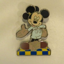 Disney MICKEY BOX & PENCIL ON EAR CAST MEMBER EXCLUSIVE PIN 2009 Pin