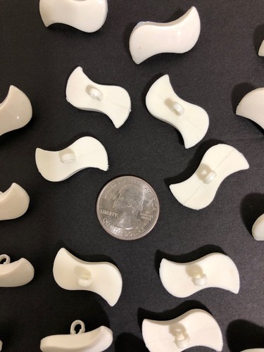 Vintage White Art-Deco Swirly Rectangle Shank Buttons 28mm Lot of 6 B96 - Picture 3 of 7