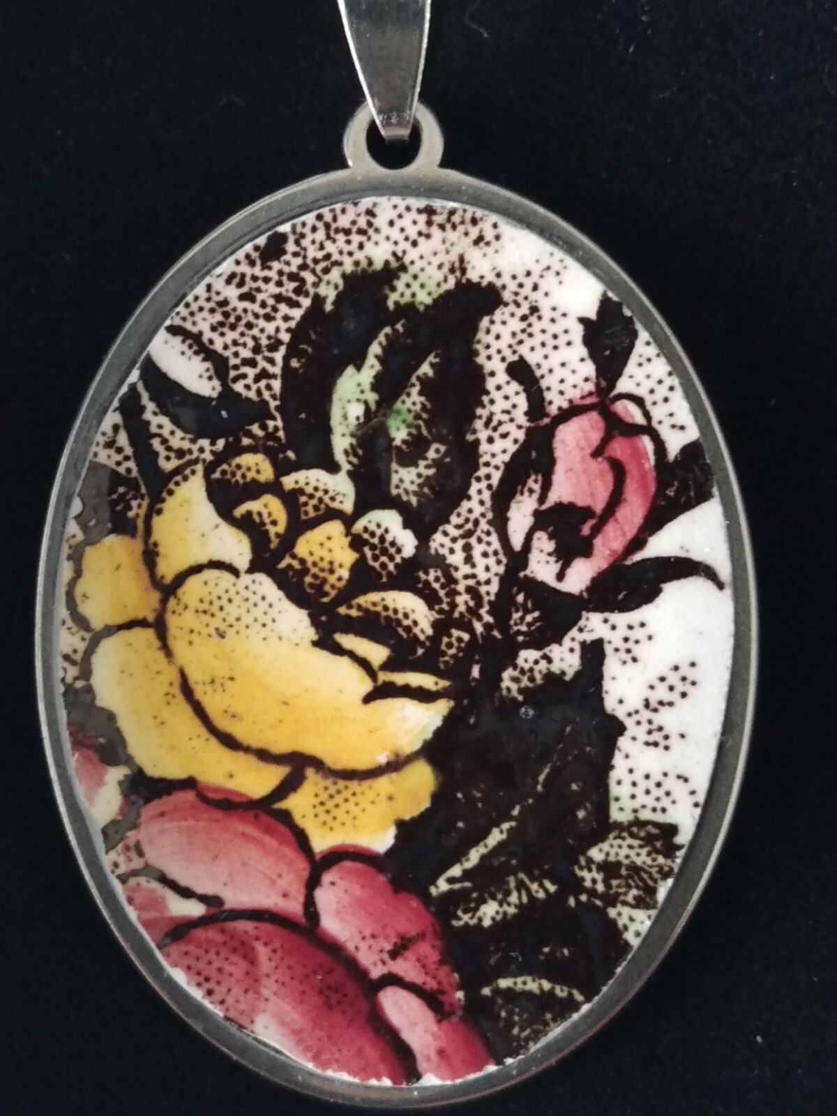 Collier céramique Sarreguemines, un bijou artisanal unique pour affirmer votre style singulier