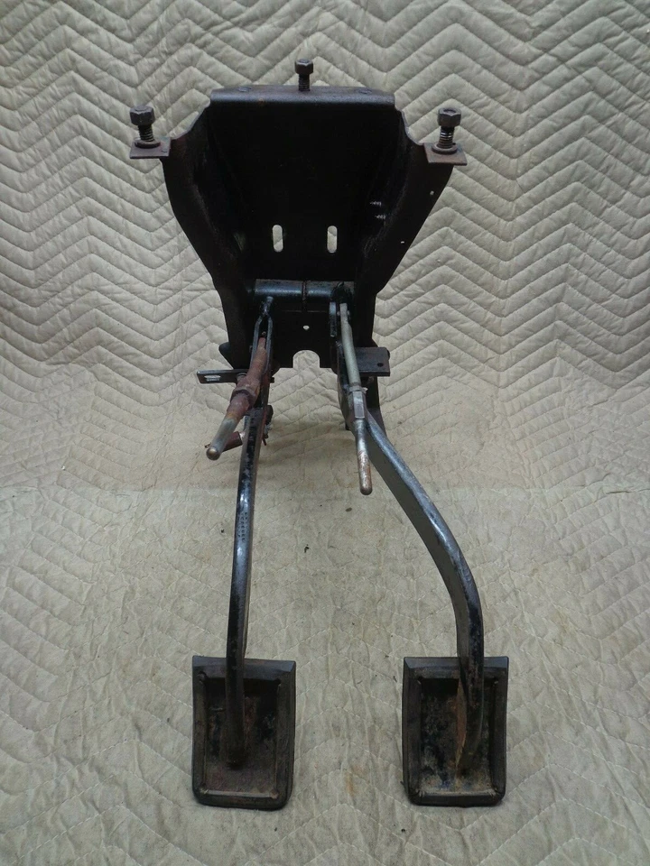 Pedal de freno de embrague International HarvesterTravelall 61-68 62 63 64 65 66 67 IH Foto 3 de 4