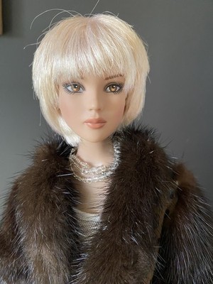 ROBERT TONNER SPRING FROST 16'' TRÄGERTOP PUPPE SCHÖNER ZUSTAND