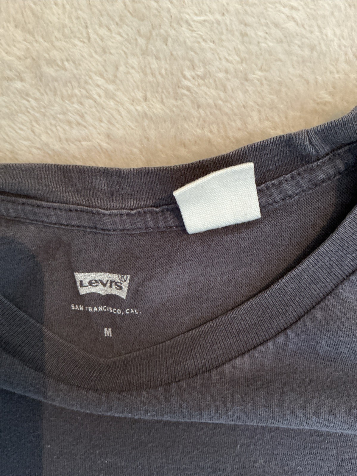 Mens Levi’s Dark Grey T Shirt Top Size Medium Classic Casual image 4