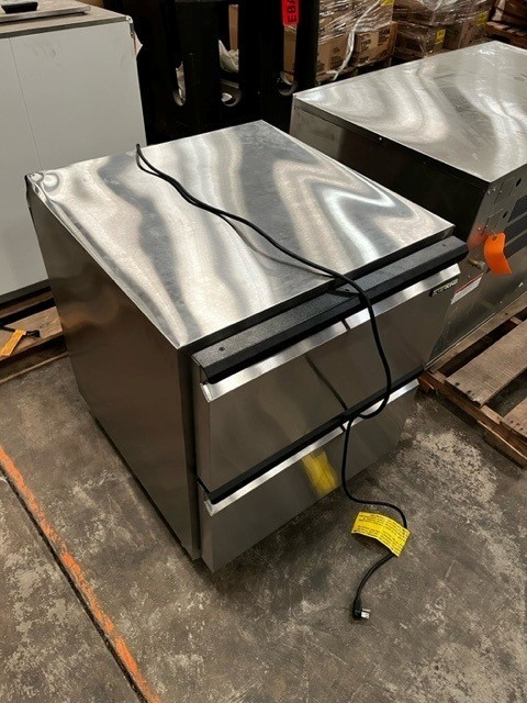 UNDERCOUNTER REFRIGERATOR SILVERKING ****FREE FREIGHT****