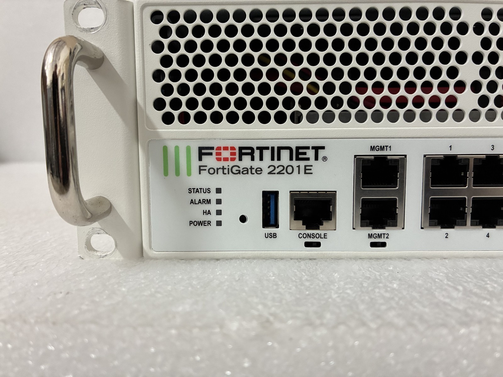 как выглядит Fortinet FortiGate 2201E FG-2201E High Performance Edge Firewall UNREGISTERED фото