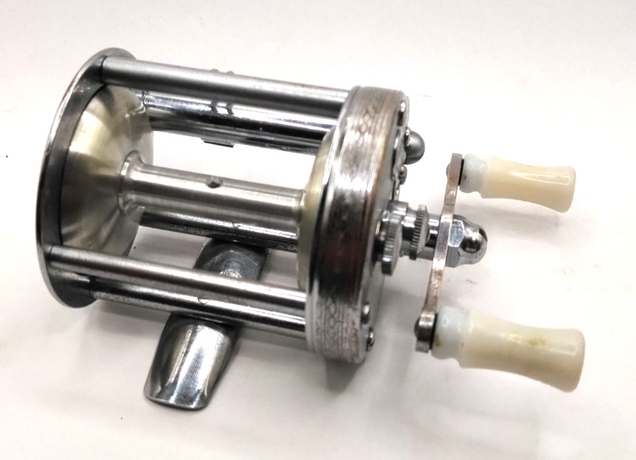 Vintage Pflueger Summit Tackle Box Fishing Reel Engraved 1993L Working Cond.