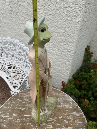 Dapper Frog Statue with Hat & Hoe | Whimsical Garden Decor & Home Decor - Picture 13 of 18