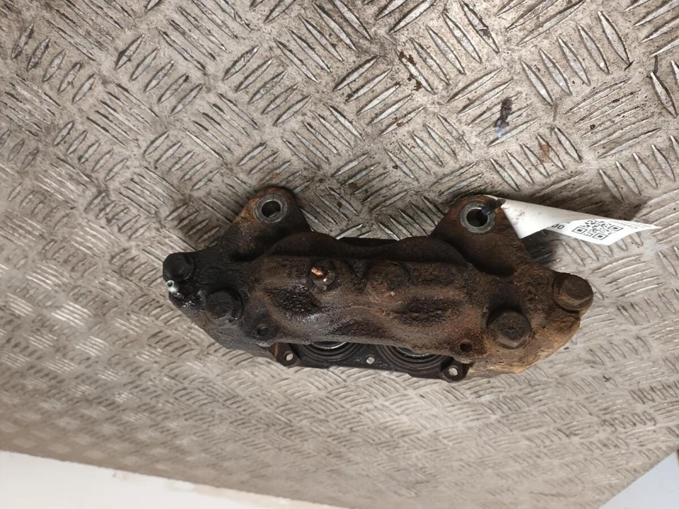 PINZA DELANTERA IZQUIERDA TOYOTA HILUX MK7 4775071010 Foto 2 de 4