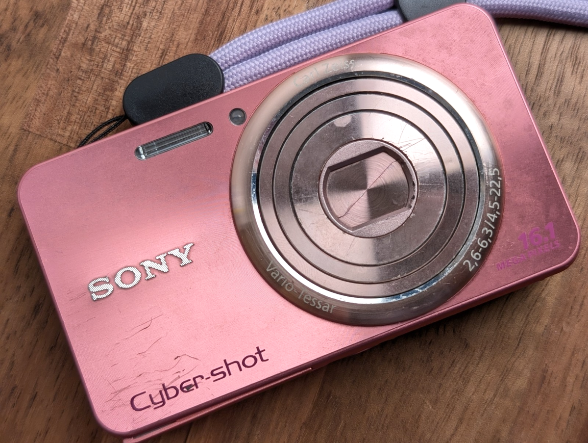 SONY Cyber-Shot DSC-W570 ピンク Used SONY Cyber-shot DSC-W570 Pink 5x Zoom 16.1 MP Digital Camera
