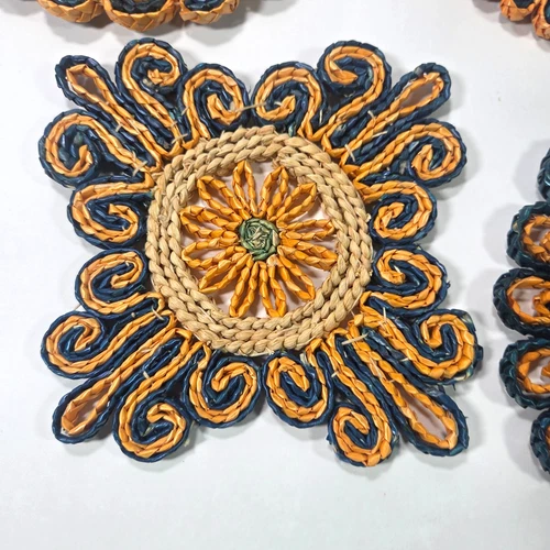 Vintage Woven Raffia Trivets Set 4 Floral Hot Pads Boho MCM Straw Wall Decor image 3