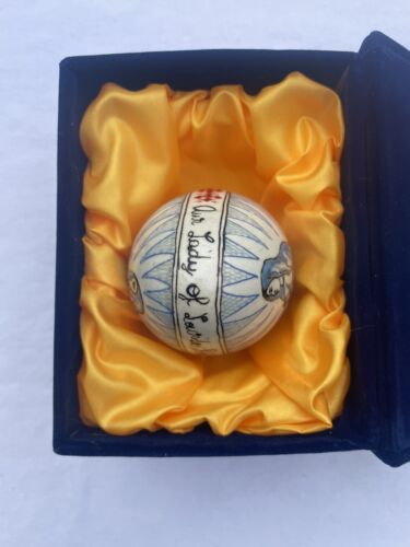 Conty's Creations Religious Painted Egg - Our Lady of Lourdes - in Velvet Box - Picture 3 of 8